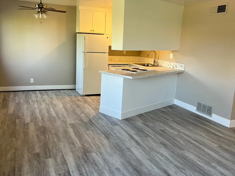 River Park Vista — Photo 25