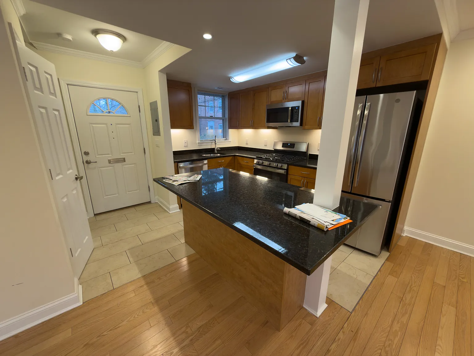 1 bed, 1.5 bath, 785 sqft, $3,050 — Photo 3