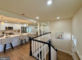 4 Harkness Ct, Newark, DE 19711