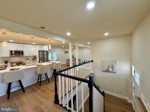 4 Harkness Ct, Newark, DE 19711