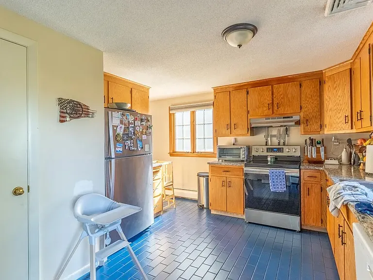 6 Russell Ave #2 — Photo 4