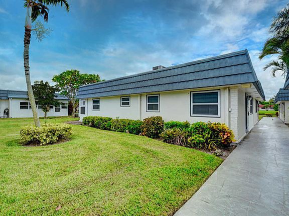 3rd image of 76 Waterford Cir #D