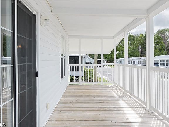 4th image of 9 Dill St