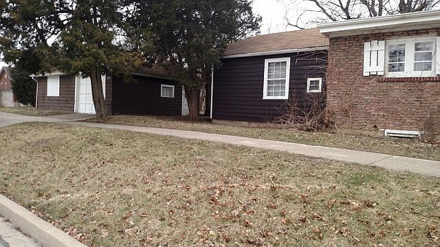 2nd image of 207 W North Ave