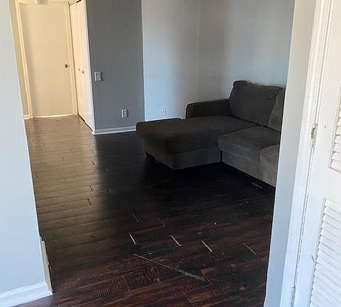 4th image of 4166 Lindell Blvd #3C