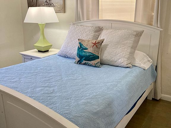 Queen bed
Two closets