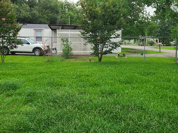 3rd image of 818 Ferol Ln