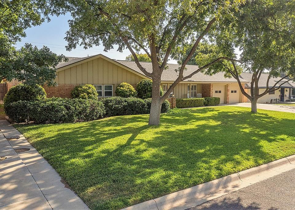 1st image of 2827 Durant Dr
