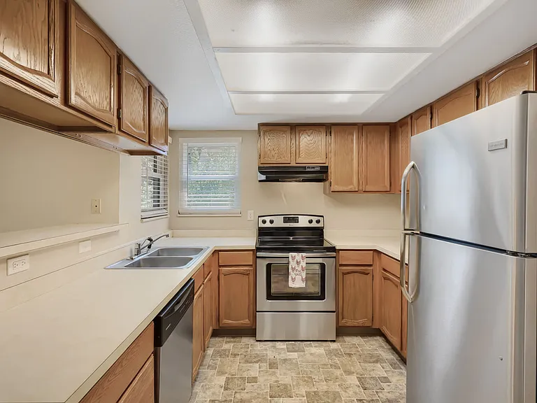 1012 Moorings Dr #1 — Photo 6