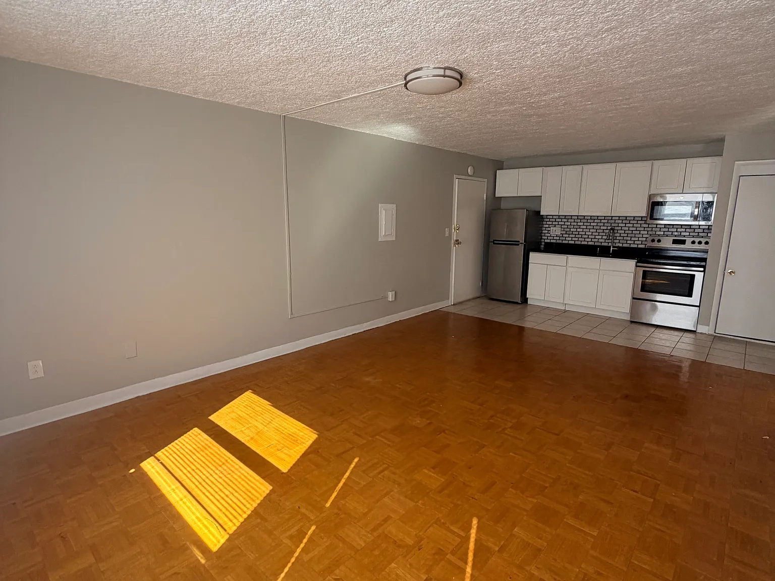 31 Austin St — Photo 4