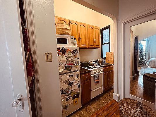 5th image of 337 E 85th St APT 4A