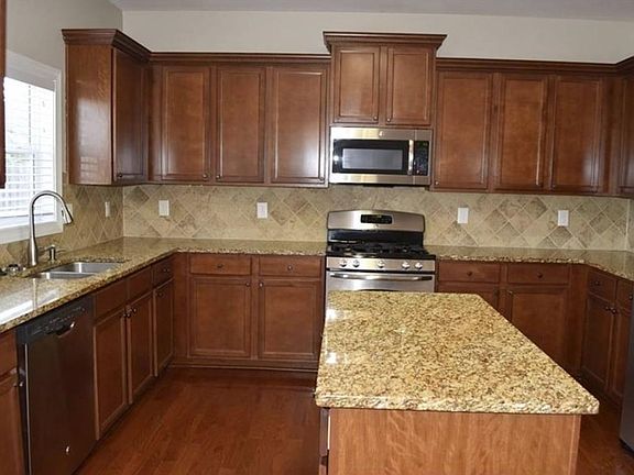 2nd image of 3327 Edenridge Ct