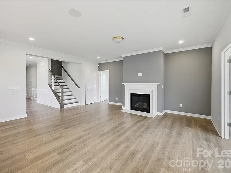 1018 Stone Marker Dr — Photo 7