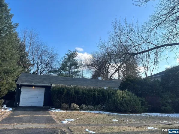 374 Valley Rd, River Edge, NJ 07661