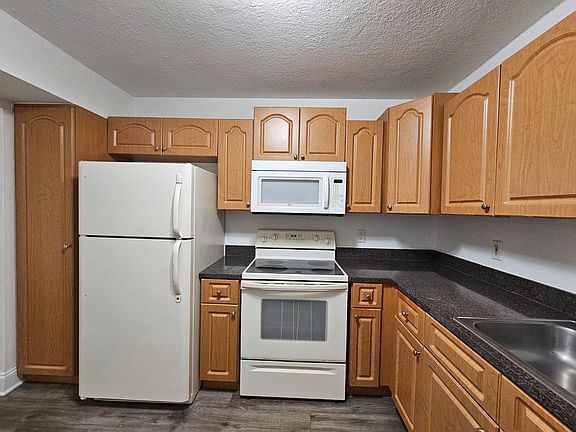 4th image of 120 Sparrow Dr APT 208