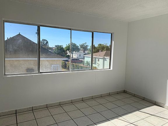 3rd image of 5025 W 106th St