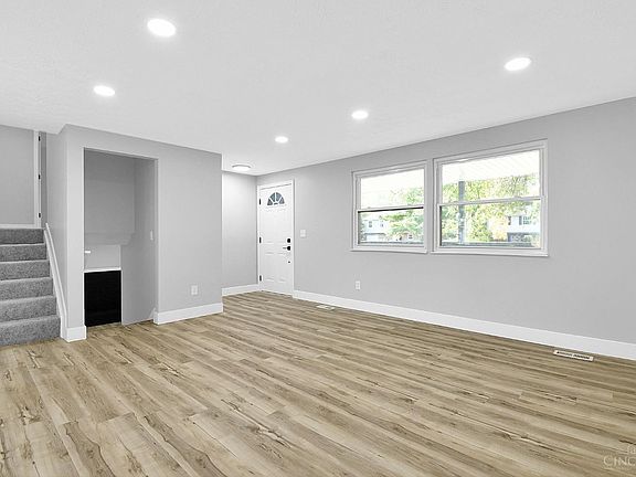5th image of 1364 Linden Creek Dr