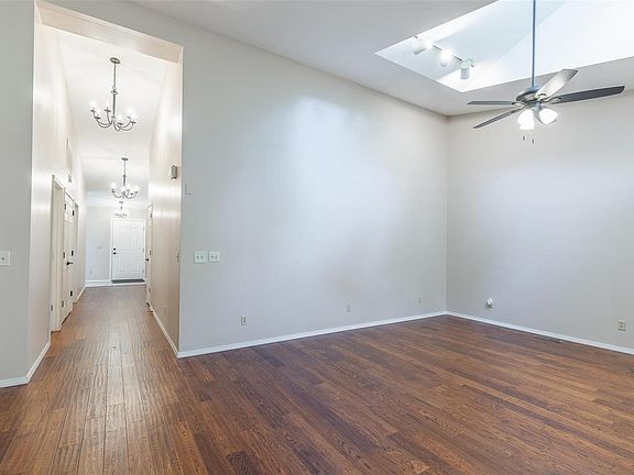 5th image of 31 Shadowbrook Dr Unit 31