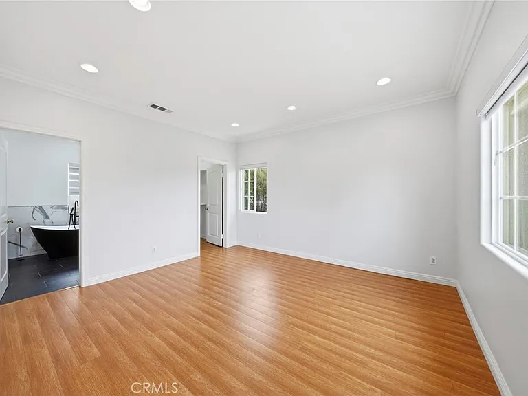 5803 Fullerton Ave — Photo 15