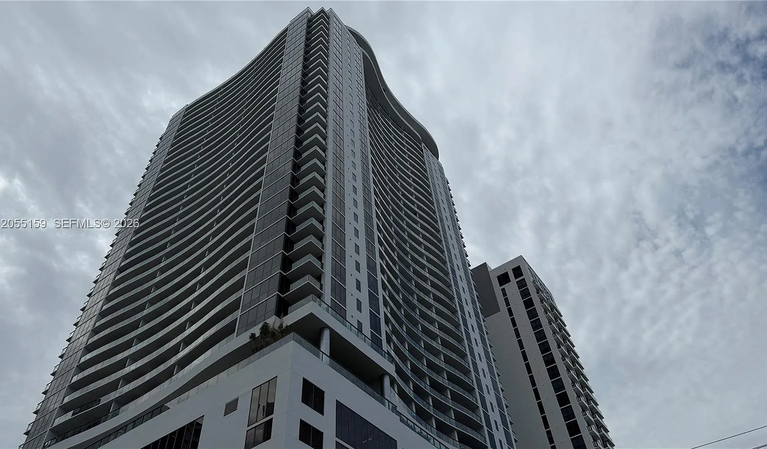 Canvas Condo — Photo 1
