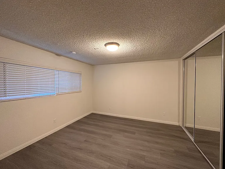 Beverly Park Towers — Photo 7