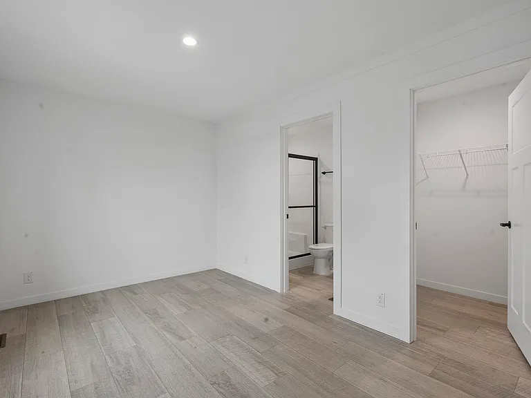 408 NW 8th St #12 — Photo 3