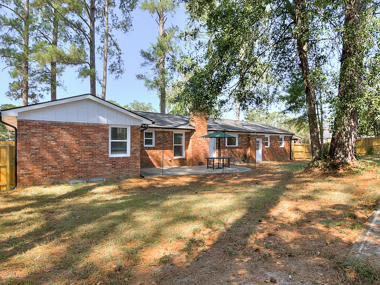226 Thread Needle Rd E — Photo 38