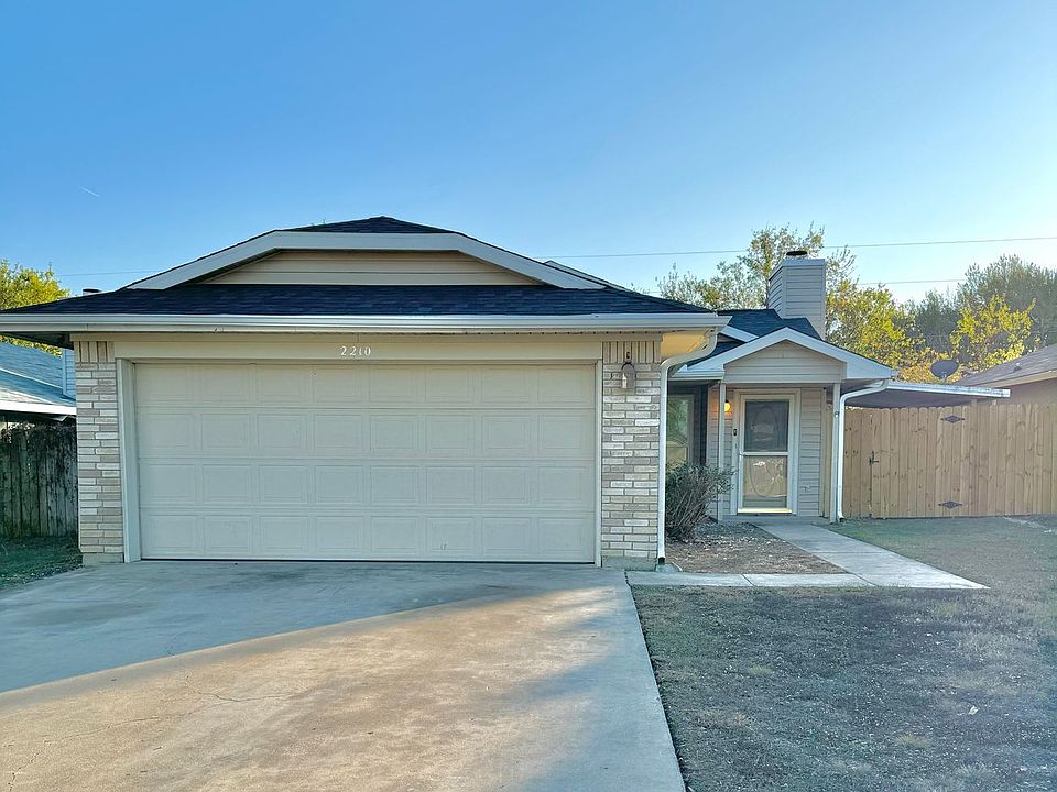 1st image of 2210 Cimmaron Dr