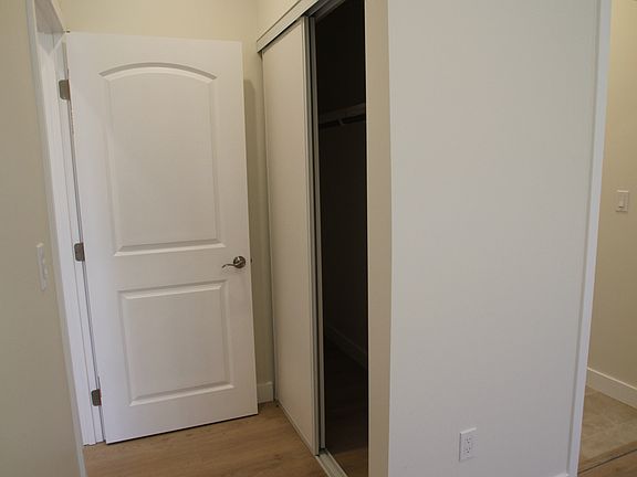 4th image of 2255 N Catalina St