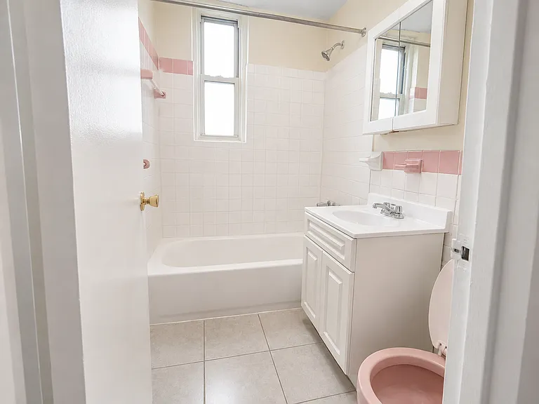 2181 Starling Ave #6 — Photo 5