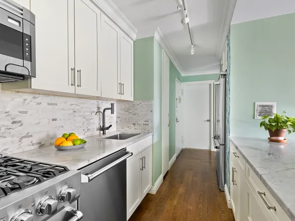 625 Main Street 643 image 3 of 10
