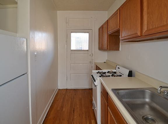 2nd image of 630 W Cornelia Ave #N3