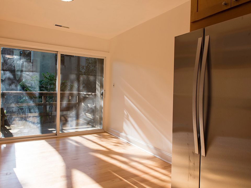 Dining Room & Deck