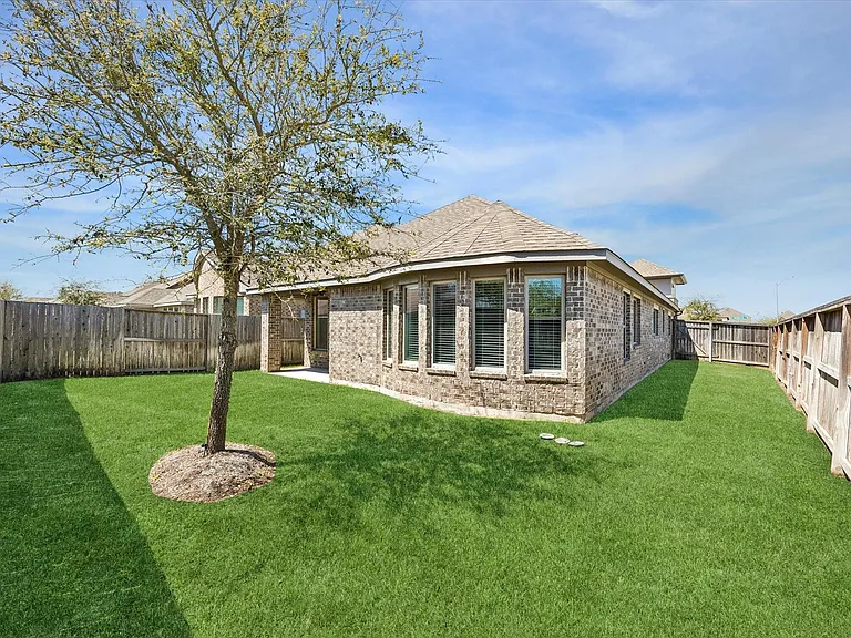 3738 Amoroso Dr — Photo 10