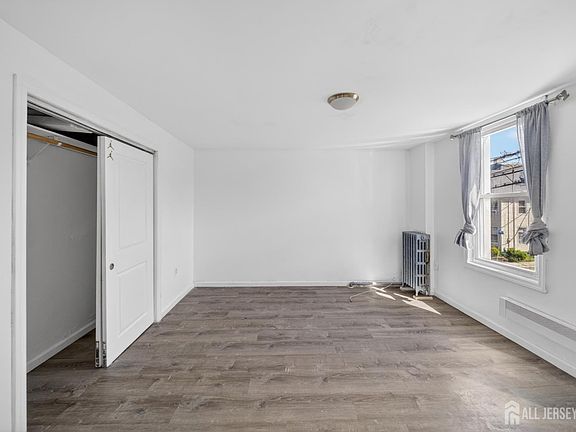 5th image of 534 Roosevelt Ave #2