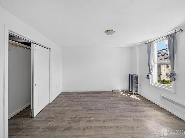 534 Roosevelt Ave #2 — Photo 5