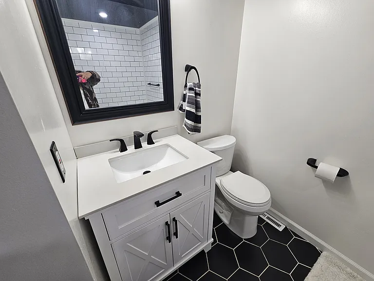 224 Laurel Dr — Photo 5