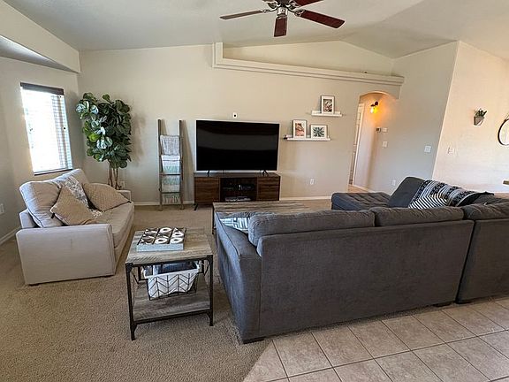 3rd image of 410 Acoma Blvd N