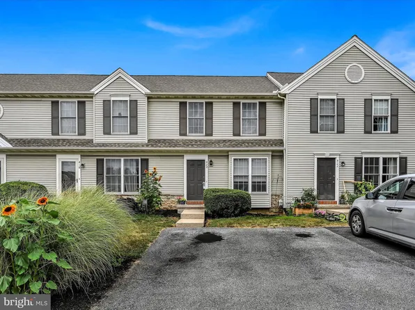 420 Banyan Circle Dr, Lancaster, PA 17603