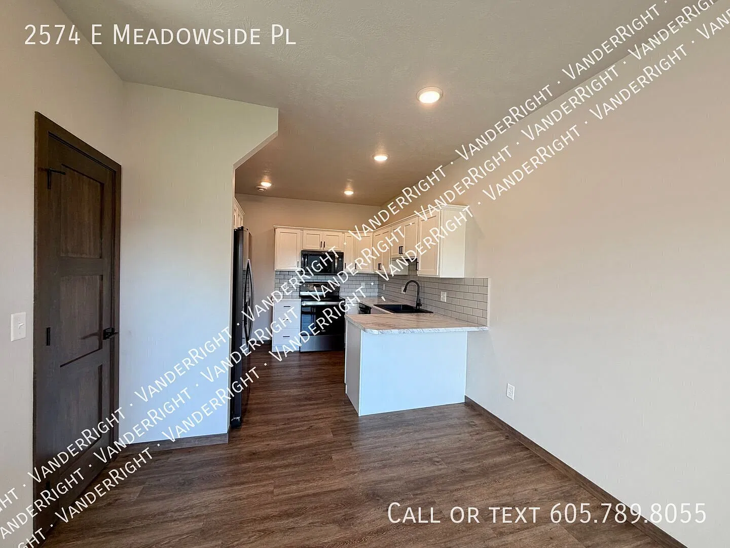Beautiful 3-Bedroom, 2.5-Bathroom End-Unit Townhome with Attached 2-Stall Garage! — Photo 4