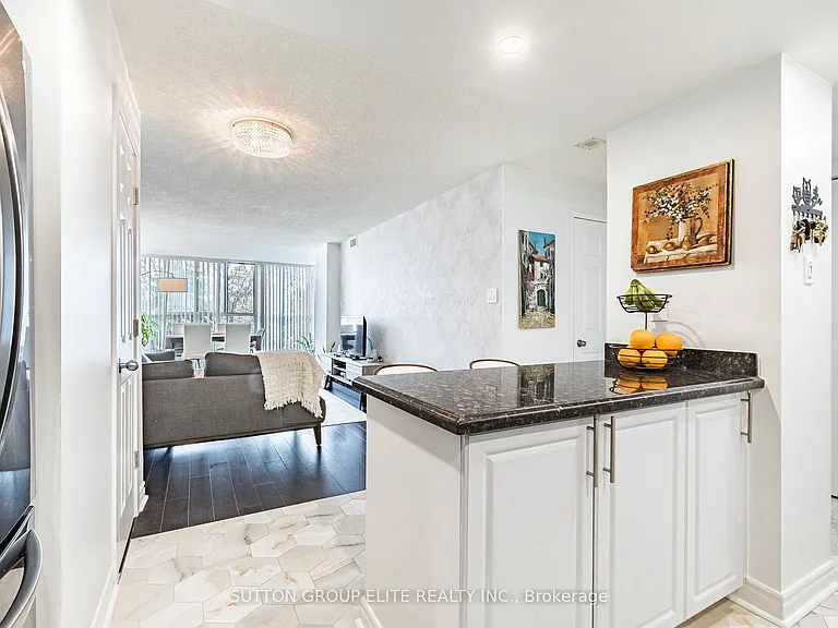 2091 Hurontario St #307 — Photo 13