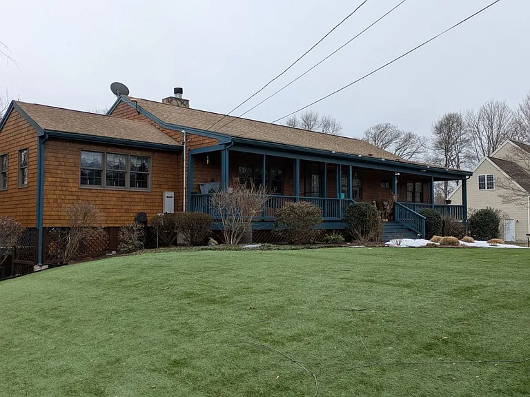421 Oakhill Ave — Photo 3