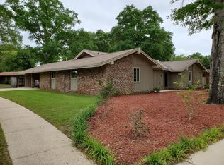 20 Cambridge Ave, Fort Walton Beach, FL 32547