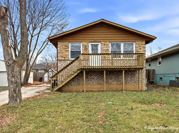 1313 Cherokee Dr, Round Lake Beach, IL 60073