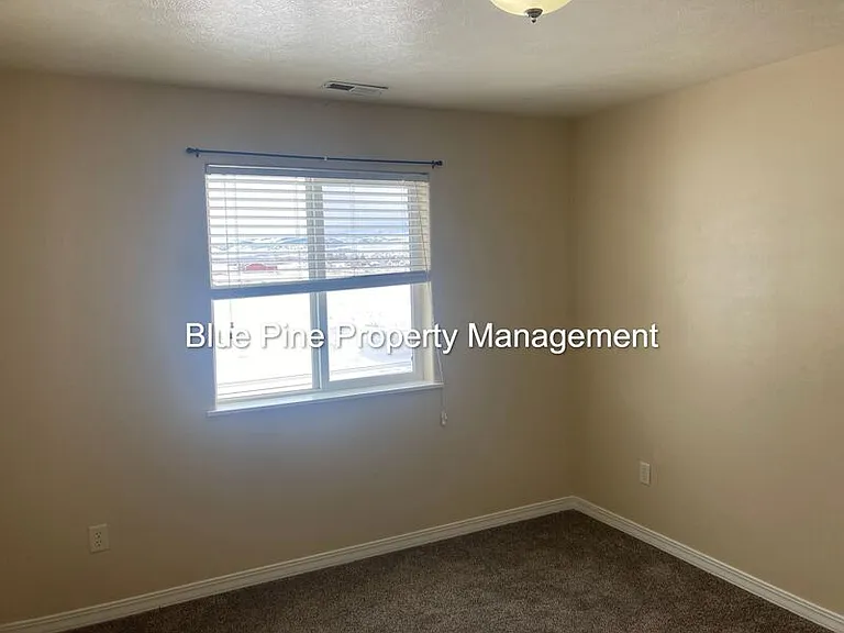 460 E Center St #6 — Photo 8