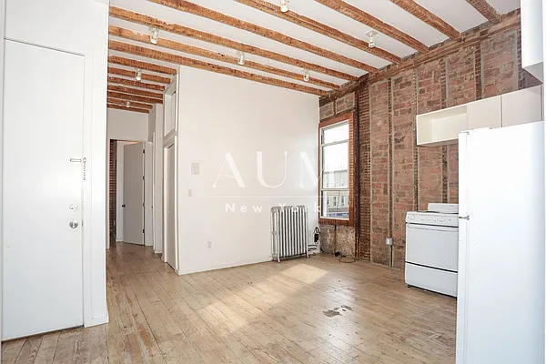 Rented by Zone Corp | media 19