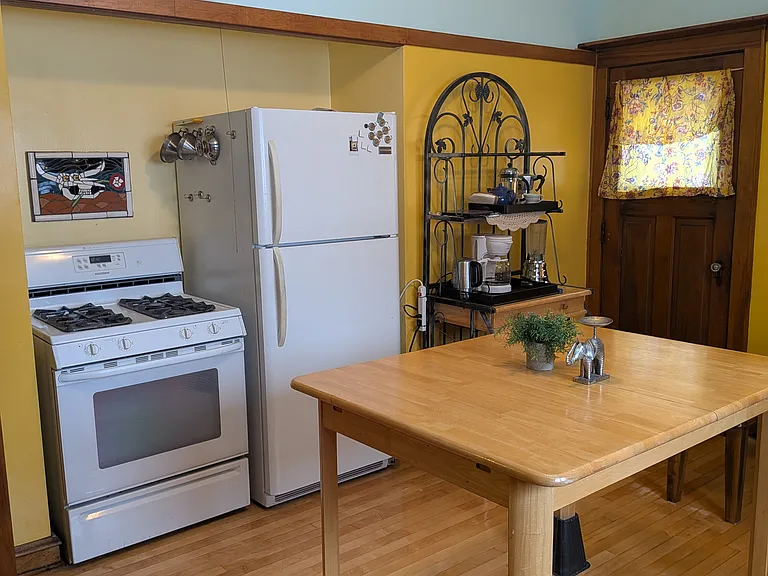 3336 N Dousman St — Photo 2