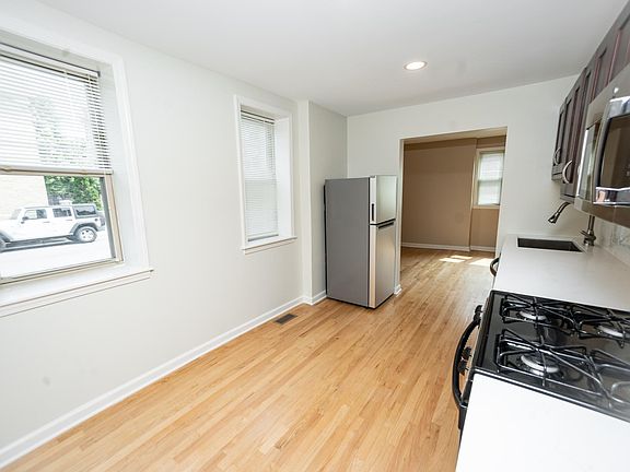 5th image of 1362 N Greenview Ave APT 1F