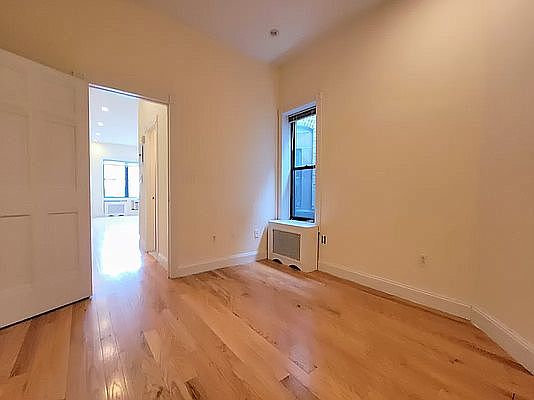 3rd image of 506 E 88th St #2X