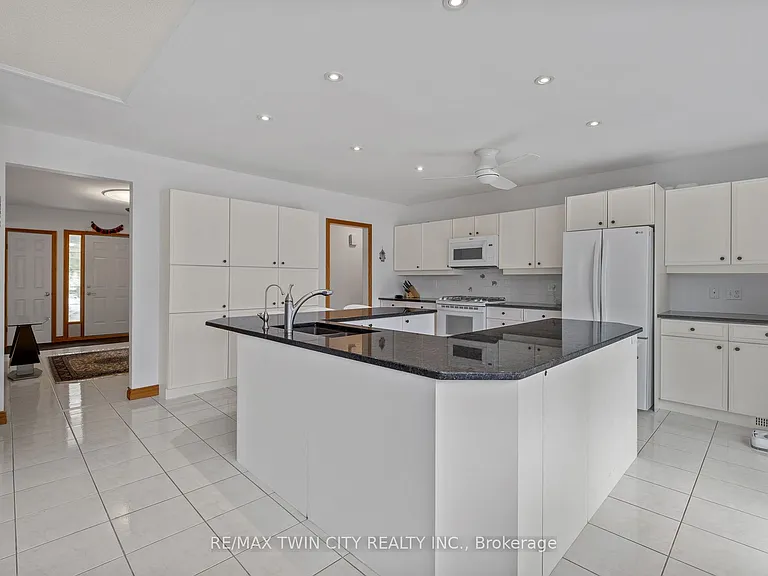 36 Maple Hill Dr — Photo 12